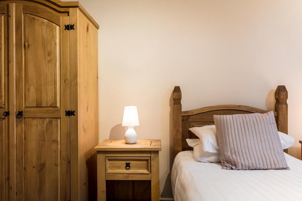 Roydon Marina Village Hotel Exteriér fotografie