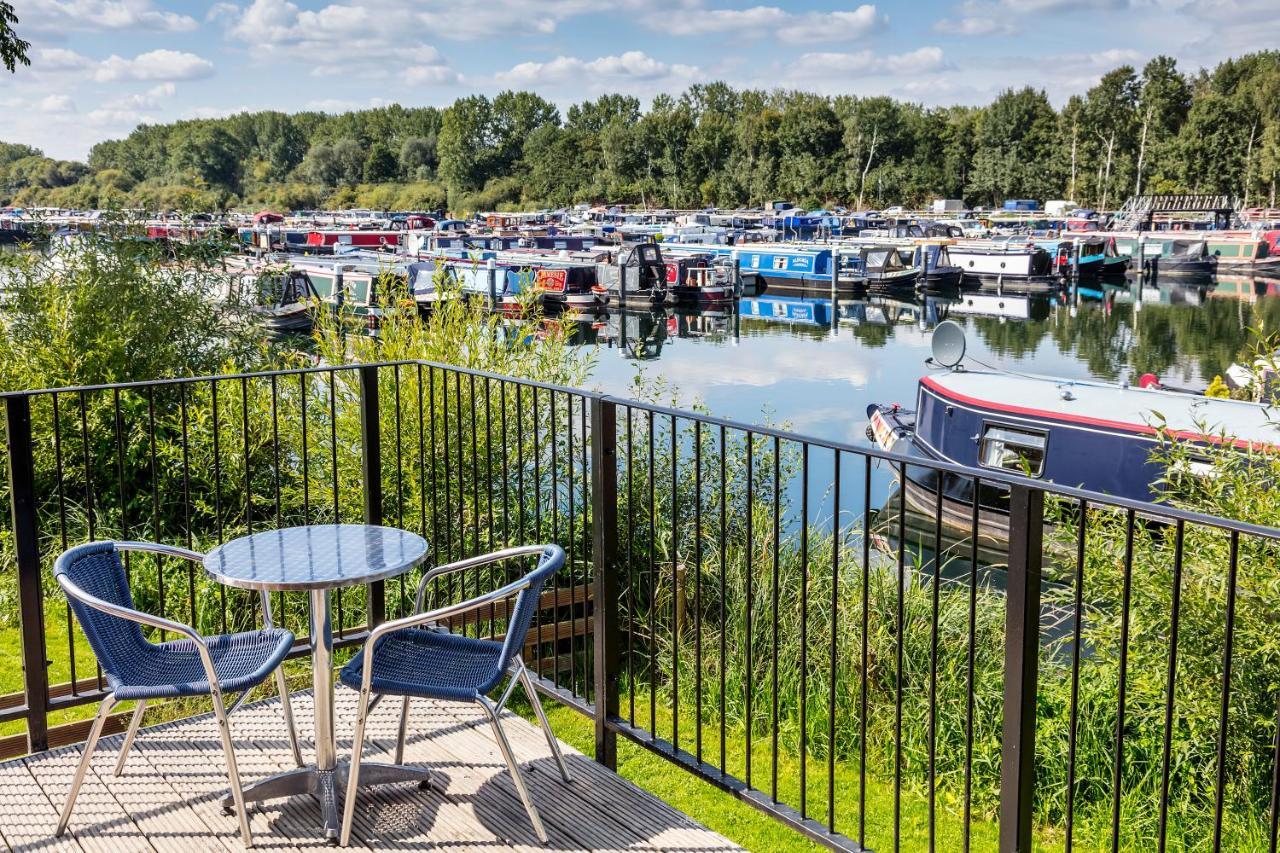 Roydon Marina Village Hotel Exteriér fotografie